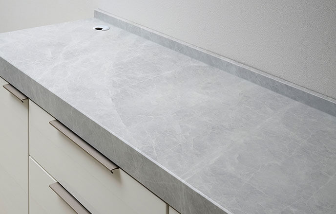 石の質感と上品な艶と触り心地も特徴：LCシリーズ 天板（ライトストーン）