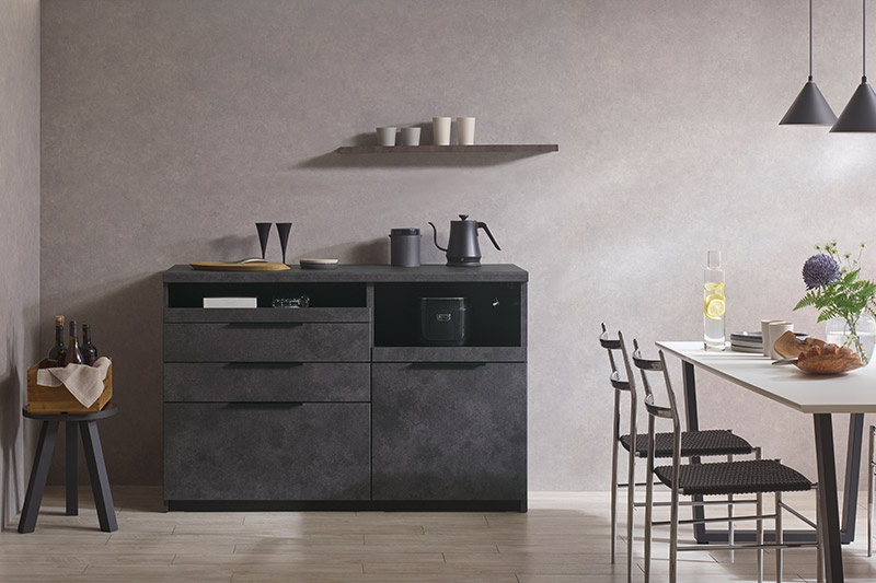 ロータイプの食器棚＋ウォールシェルフ