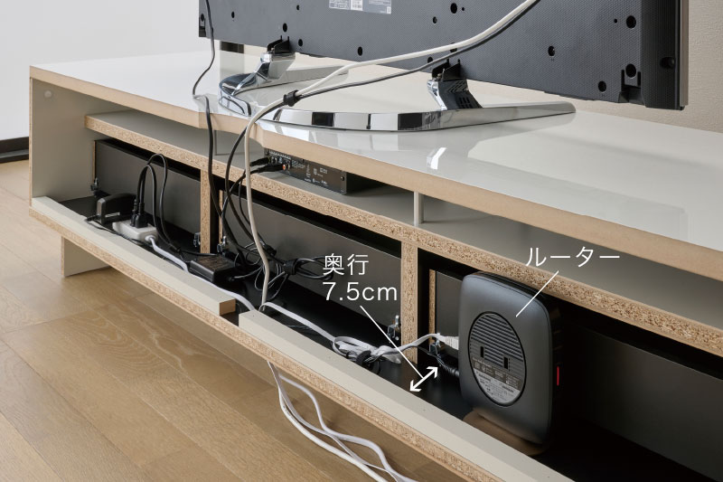 コードストックスペースのあるテレビボード
