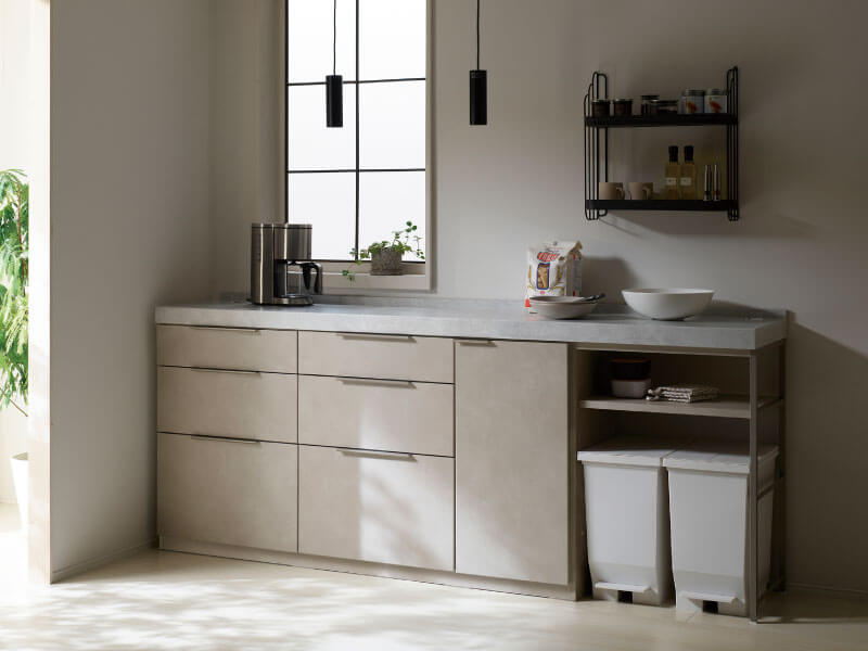 窓際にも置きやすいLCカウンター