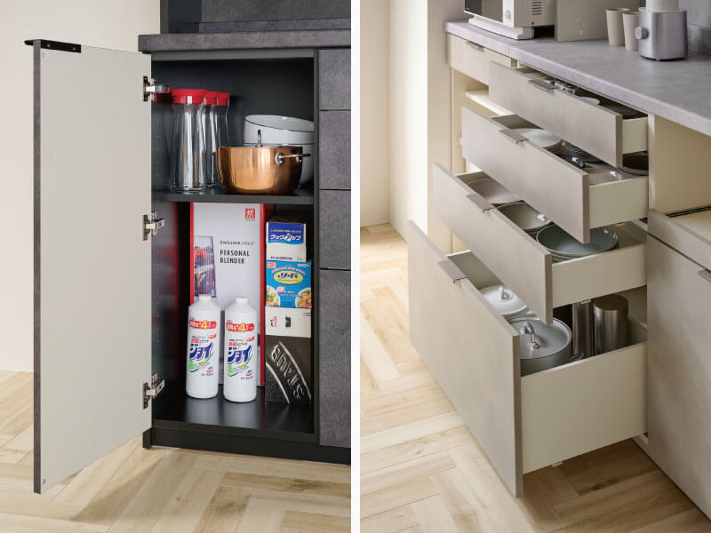 ソフトクローズ機能付きのスイングドアと引出