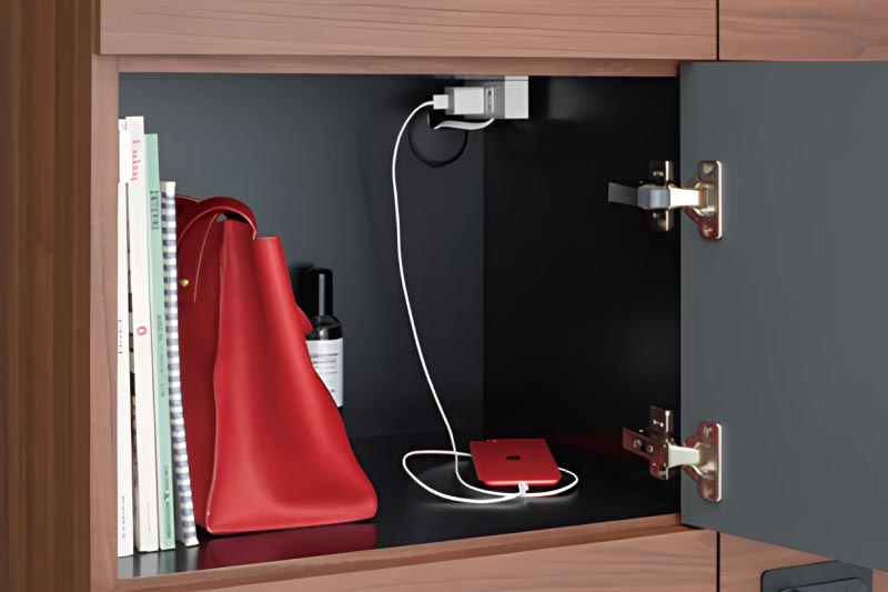 内部にコンセント付きのロッカー