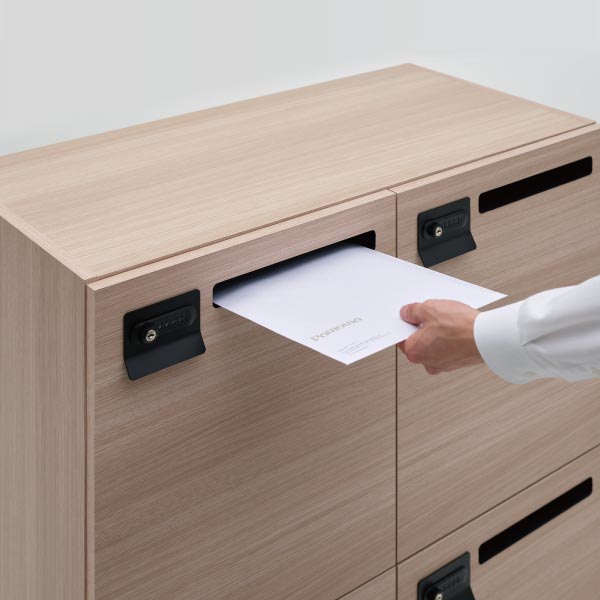 ロッカーのポストに入れる