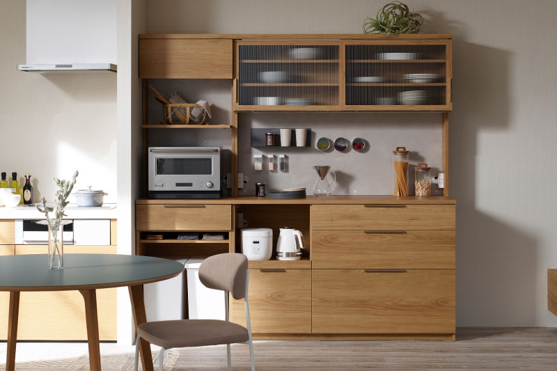 家電収納を活かした、食器棚の作業スペース