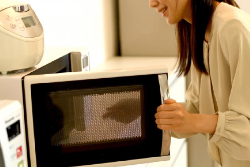 電子レンジは使いやすい高さに