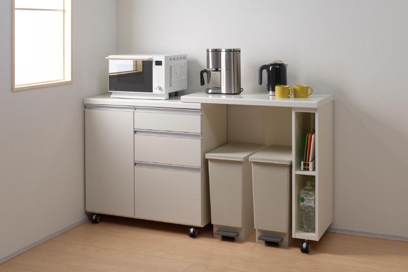 キッチンカウンターに家電を配置するのもおすすめ(AW)