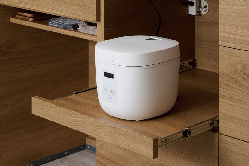 スライド棚があれば炊飯器やケトルから出る水蒸気を逃がせます